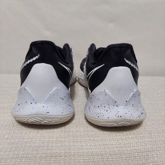 Nike Kyrie 3 Team Low Black White Size 13 Cw6228-003 - Picture 2 of 8